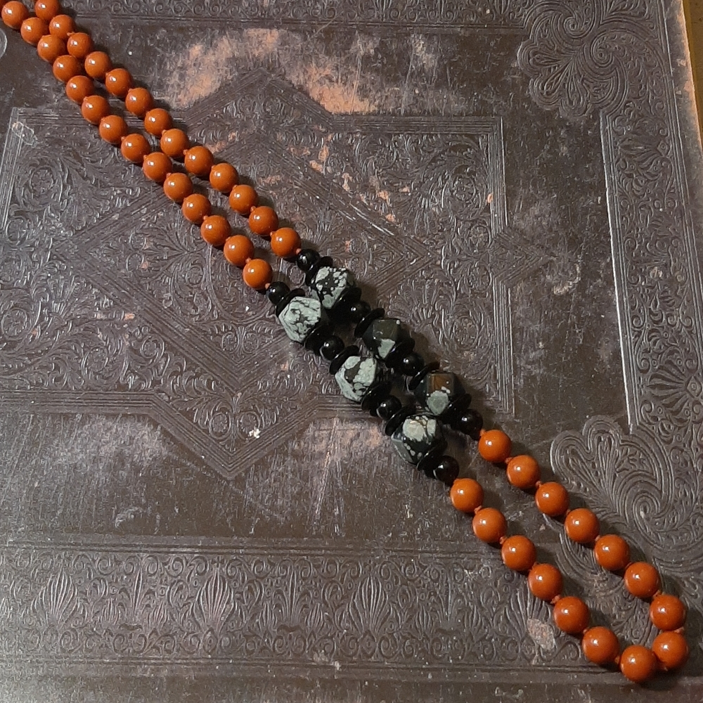 Vintage • Red jasper and obsidian necklace